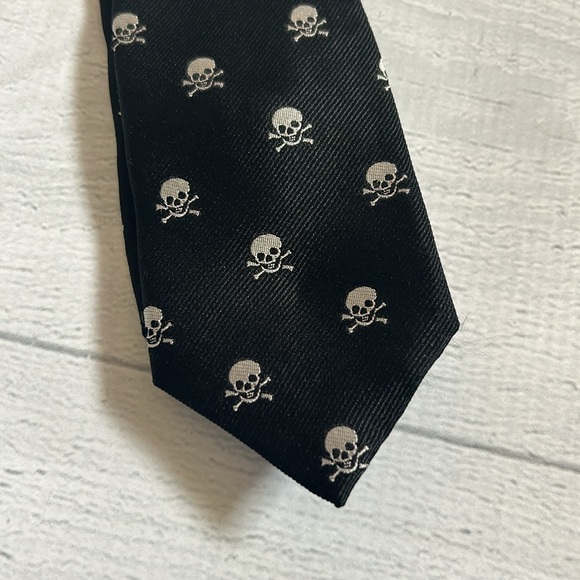 Tommy Hilfiger Silk Skull and Crossbones Tie Black - Picture 2 of 5